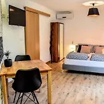 Olive Garden Beachside Hideaway * Molunat