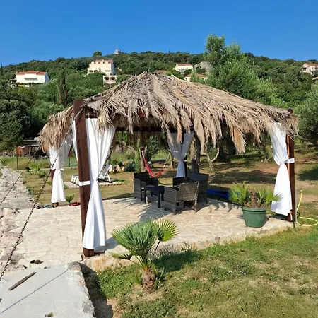 Olive Garden Beachside Hideaway * Molunat