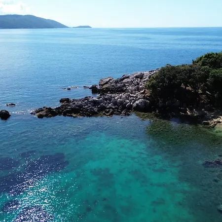 Olive Garden Beachside Hideaway * Molunat