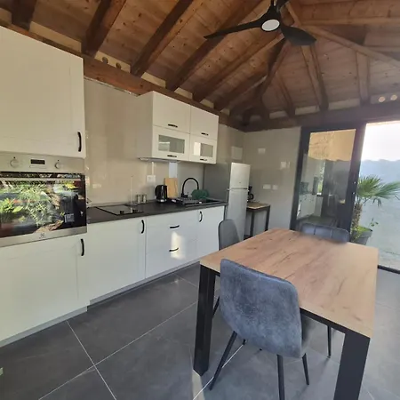 Olive Garden Beachside Hideaway Molunat