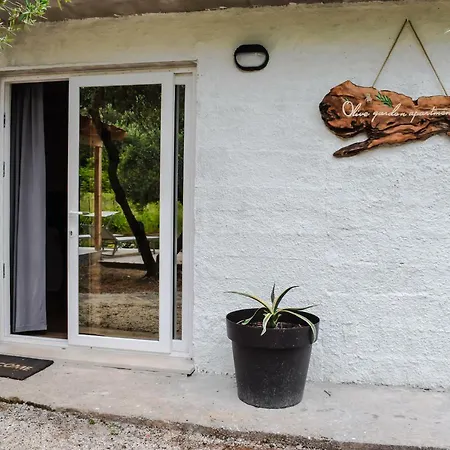 Olive Garden Beachside Hideaway * Molunat