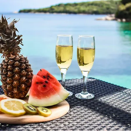 Olive Garden Beachside Hideaway * Molunat