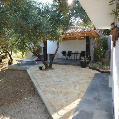 Olive Garden Beachside Hideaway * Molunat