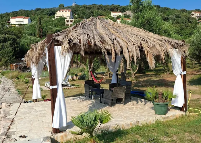 Olive Garden Beachside Hideaway * Molunat