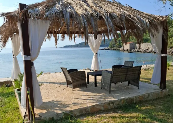 Olive Garden Beachside Hideaway Apartment *