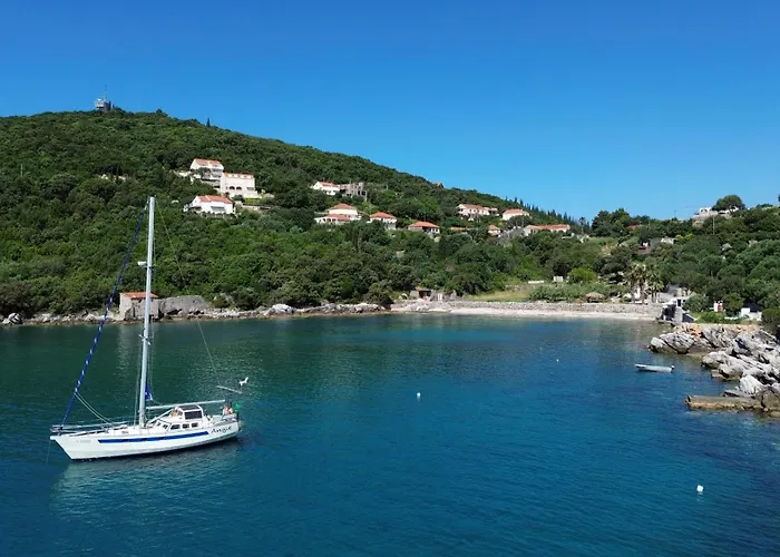 Olive Garden Beachside Hideaway 몰루나트