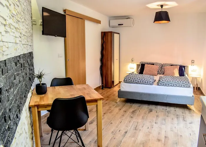 Olive Garden Beachside Hideaway * Molunat