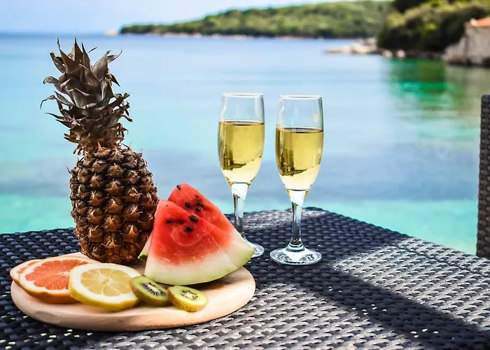 Olive Garden Beachside Hideaway * Molunat